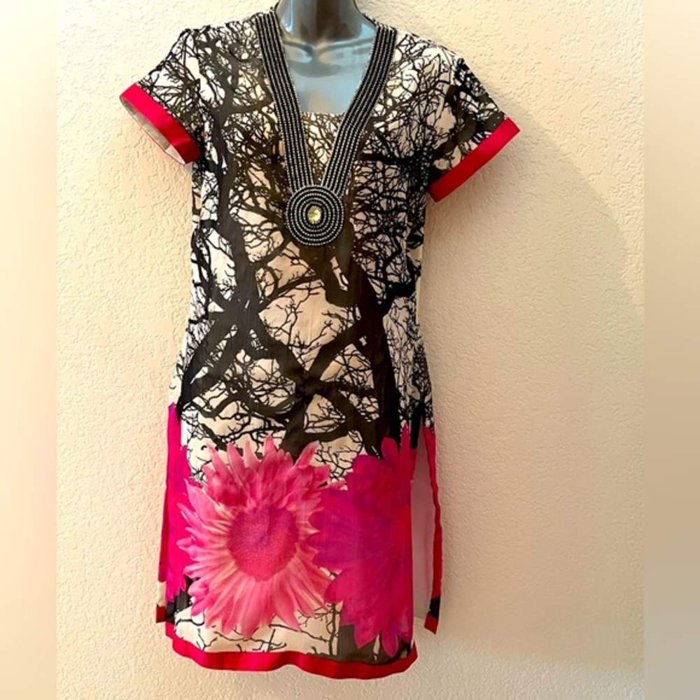 OM Creations‎ Art dress, chiffon like dress with beading